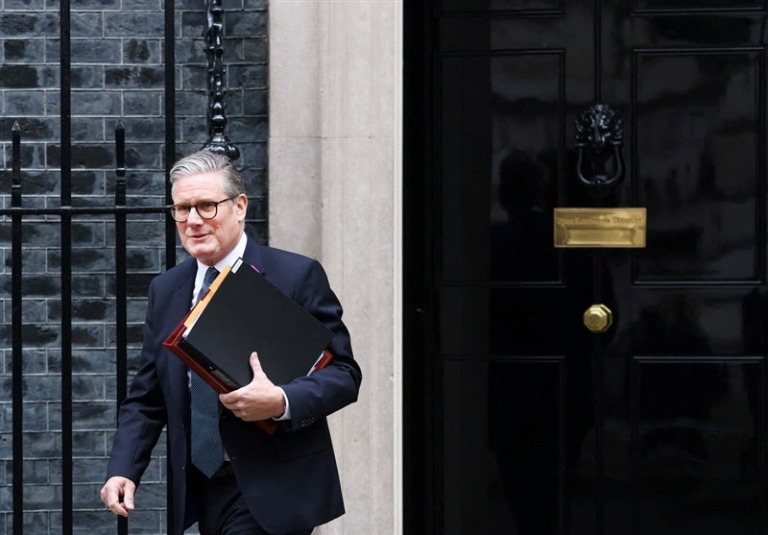 گزارش‌ها از احتمال کناره‌گیری زودهنگام استارمر حکایت دارند