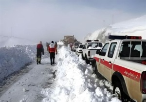 نجات ۳۰۰ تبعه غیرمجاز افغان گرفتار در برف و باران توسط مرزبانی ایران