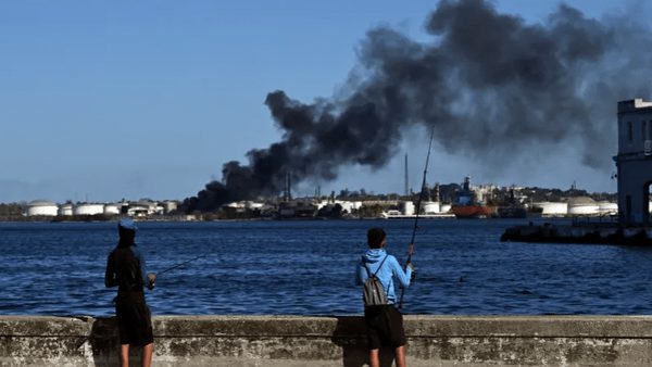 آتش‌سوزی پالایشگاه کوبا در سایه تحریم‌های سوختی آمریکا