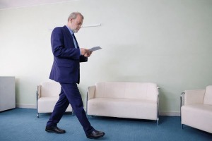 آسوشیتدپرس: لاریجانی احتمالا حامل پاسخ ایران به مذاکرات عمان است