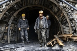 عضو شورای عالی کار: مزد کارگران باید همپای تورم بالا برود