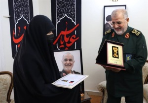 اهدای درجه سپهبدی به خانواده شهید سلامی
