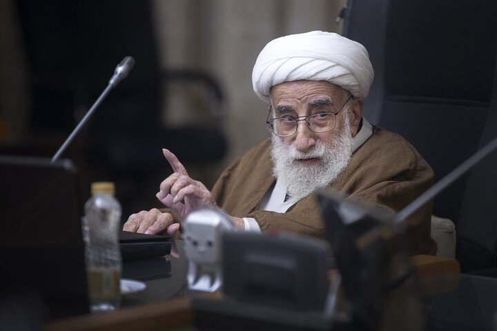 تجلیل آیت‌الله جنتی از موضع‌گیری شجاعانه مقام معظم رهبری