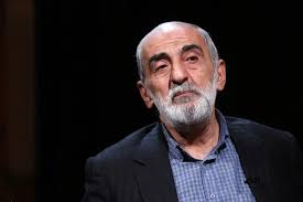 قاتل ترامپ در کنار اوست!