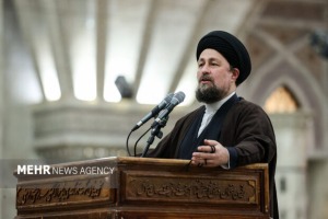 دشمنان از هر سو آمده‌اند، اگر با هم باشیم بسیار قوی هستیم