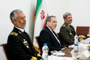 سرلشکر حاتمی: دیپلماسی و دفاع در یک میدان مشترک هستند