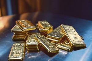 طلای جهانی ترمز کرد