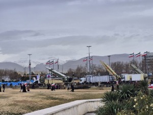 نمایش انواع موشک‌ در مسیر راهپیمایی ۲۲ بهمن در تهران