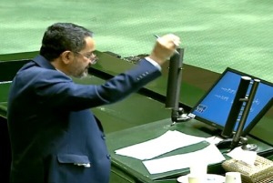 نماینده تهران تصاویر سران اروپایی را به سطل آشغال ریخت