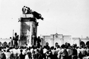 پادشاهی با اجازه بیگانه/ مدرنیته‌ای که بهایش وابستگی بود