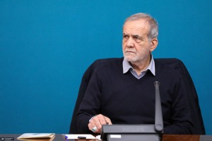 پزشکیان: فقر مردم در قشم و کیش غیرقابل قبول است