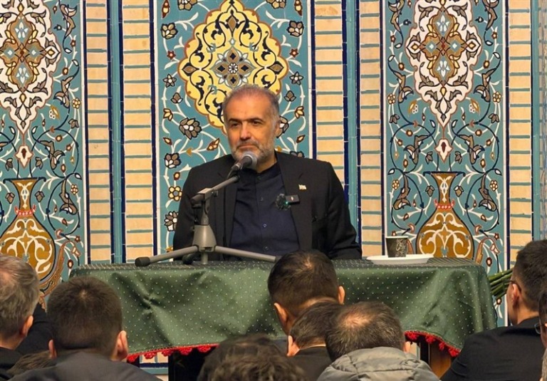 کشور ۲۵۰ ساله نمی‌تواند برای ایران کهن خط مشی تعیین کند