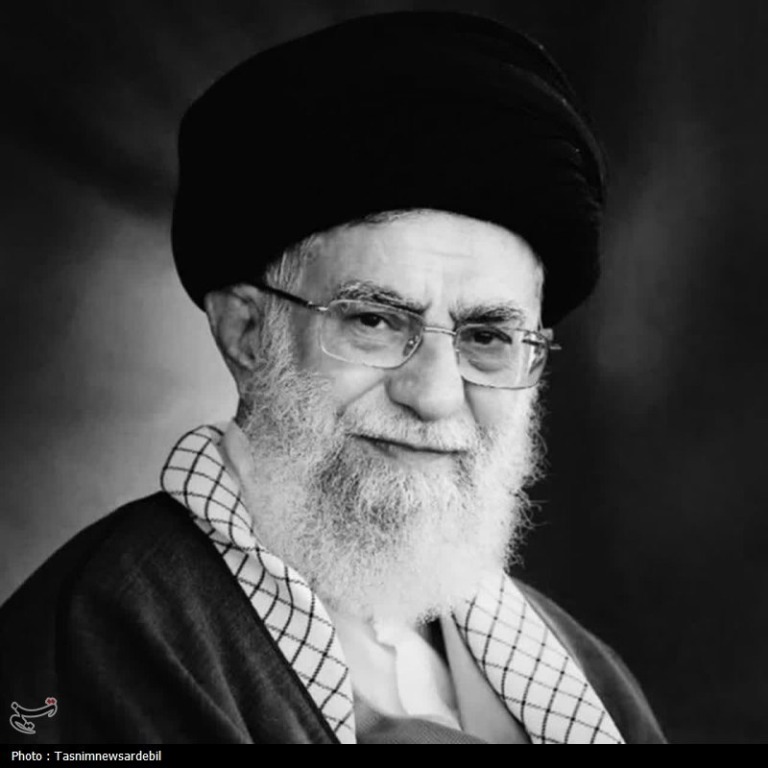 شهید خامنه‌ای شهیدوار زیست