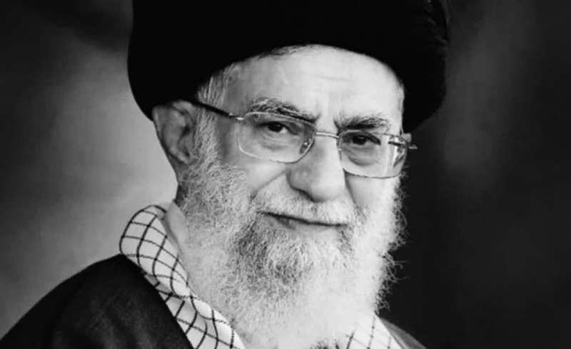 شهید خامنه‌ای شهیدوار زیست