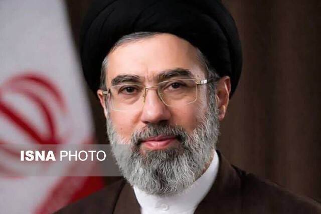 دستور رهبر انقلاب به ادامه خدمت منصوبان رهبر شهید بر اساس احکام و تدابیر سابق