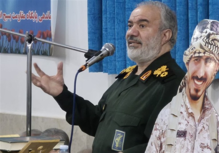 سردار فدوی: شهید سلیمانی وسط میدان جنگ با شیطان بزرگ به شهادت رسید