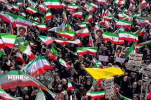 حضور پرشور دختران در اجتماع بزرگ «دختران جان‌فدای ایران»