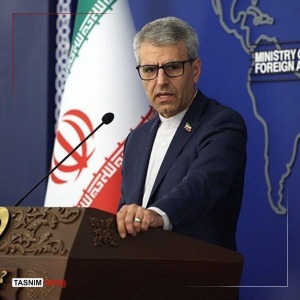 از تمجید دشمن ذوق‌زده نمی‌شویم