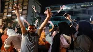 جشن و خوشحالی لبنانی‌ها در پی اعلام توافق پایان جنگ