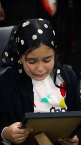 وداع جانسوز دختر شهید محمد صادق کرمی در معراج شهدا
