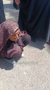 بانویی که با حالِ نزار و توانِ بدنیِ اندک، برای وداع با رهبر شهید از شیراز آمد