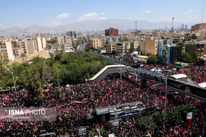 گزارش یورو نیوز از تشییع باشکوه و بزرگ رهبر شهید انقلاب در تهران