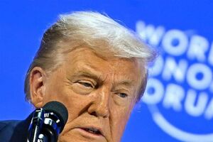 ترامپ یک مشاور ارشد خود را برکنار کرد