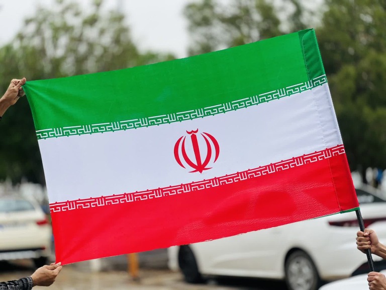 پیرمرد همچنان پای ایران ایستاده بود …