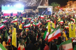 کفاشی که در میدان انقلاب پای لانچر است