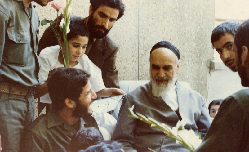 پاسخ کوبنده شیر‌دختر ایرانی به سلطنت‌طلب‌ها: شما را چه به شهدا؟