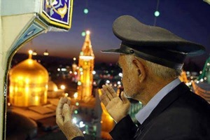 هر کس به خادمیِ تو لایق نمی‌شود…