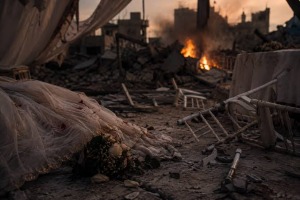 کودک مجروح شده در جنایت بمباران سیریک از رنج‌هایش می‌گوید