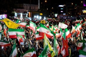 هر شب در خیابان‌ها، پای ایران می‌مانیم