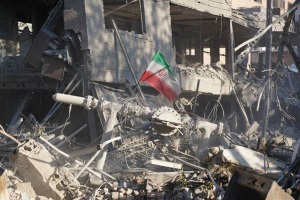 میان دشمن و وطن، ننگ بر آن که شک کند …