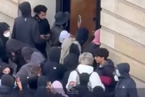 واکنش یک جوان ایرانی به کمربند دزدی از فروشگاه ها در فرانسه