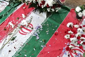اشک‌های دختر در فراق مادرش؛ کاش مادرم بود