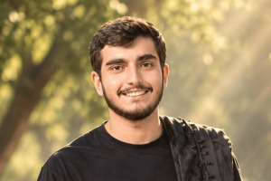 همان ساعتی که شعر را خواندم، محمدرضا پر کشید