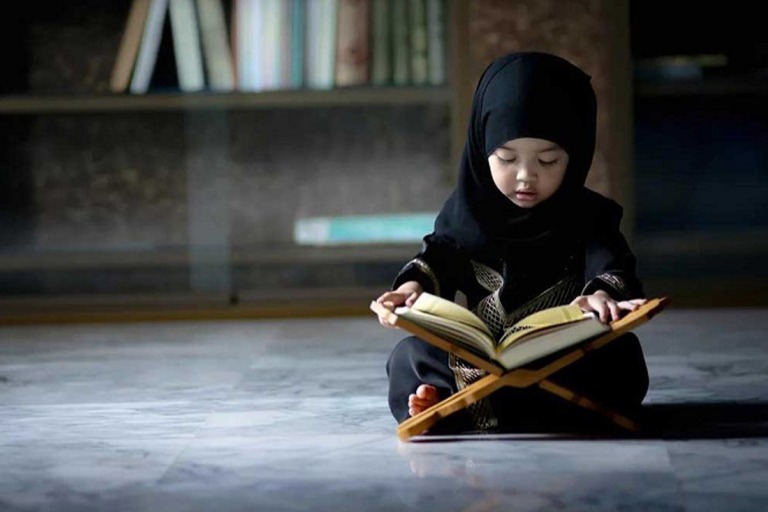 شیوه جالب یک مادر برای آموزش قرآن به فرزندش